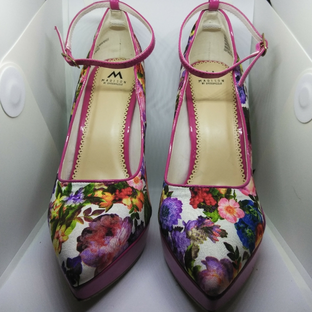 MADISON By SHOEDAZZLE Mary Janes - Picture 2 of 8
